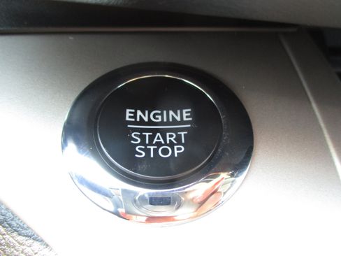 Used 2024 Ford Explorer XLT w/ Equipment Group 202A AWD/4WD image 23