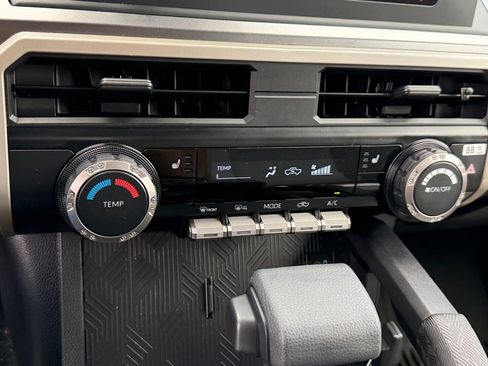 Certified 2025 Toyota Tacoma SR5 AWD/4WD image 18