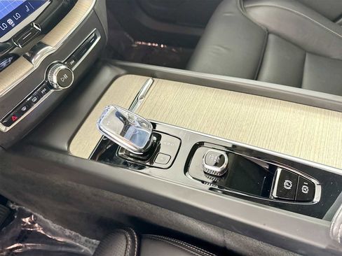 Used 2022 Volvo XC60 B6 Inscription w/ Advanced Package image 16