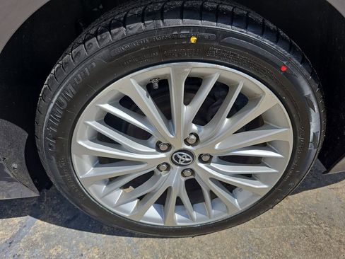 Used 2019 Toyota Camry XLE w/ Navigation Package image 29