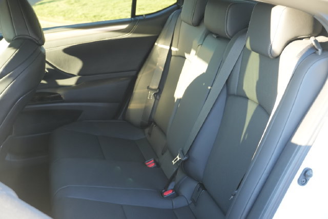 Used 2024 Lexus ES 350 F Sport w/ Accessory Package (Z2) FWD image 16