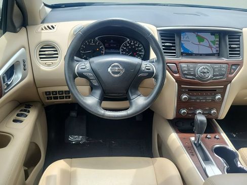 Used 2017 Nissan Pathfinder Platinum FWD image 12