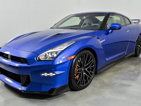 Used 2024 Nissan GT-R AWD/4WD image 5