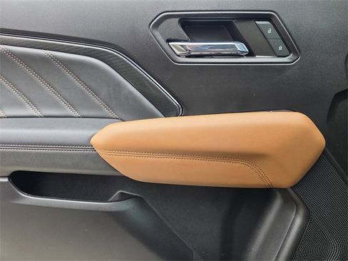 Used 2024 GMC Canyon AT4 w/ Technology Package image 17