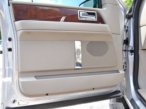 Used 2014 Lincoln Navigator Base 4x2 4dr SUV image 20