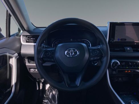 Used 2025 Toyota RAV4 XLE image 12