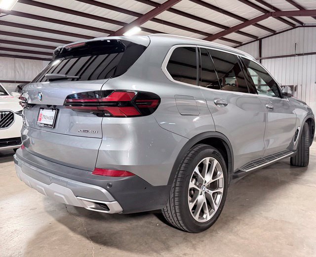 Used 2026 BMW X5 xDrive40i AWD/4WD image 3
