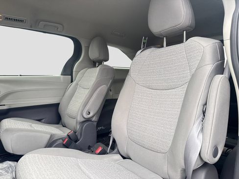 Used 2021 Toyota Sienna LE AWD/4WD image 21