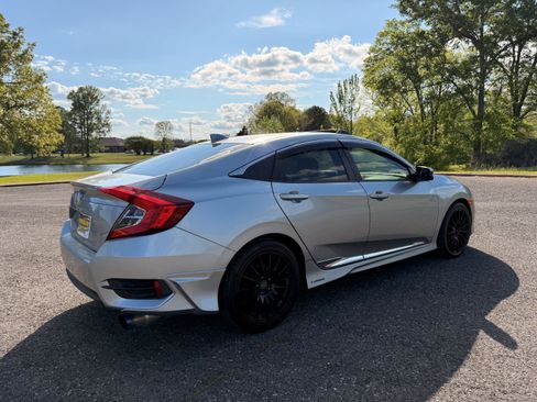 Used 2017 Honda Civic EX-T image 5