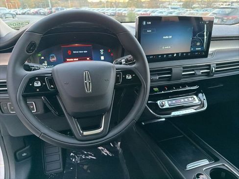 New 2026 Lincoln Corsair Premiere image 9