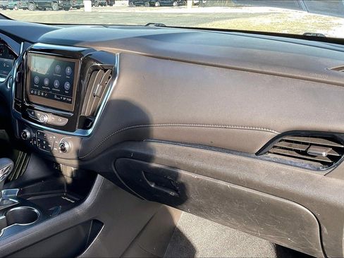 Used 2023 Chevrolet Traverse LT image 17