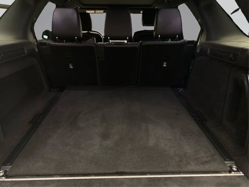 Used 2019 Land Rover Discovery SE image 14