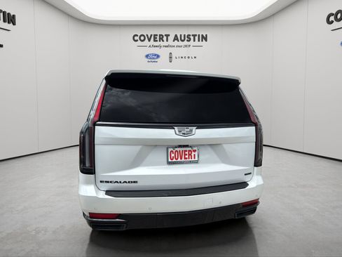 Used 2024 Cadillac Escalade ESV Sport w/ LPO, ONYX Package AWD/4WD image 4