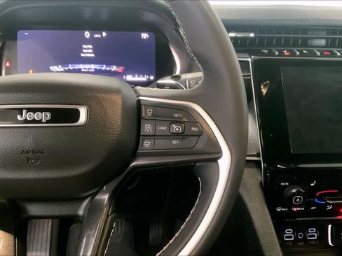 Used 2023 Jeep Grand Cherokee Altitude image 22