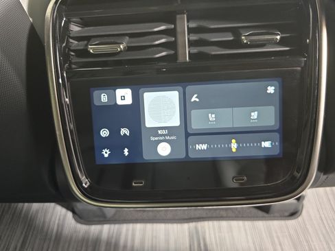 Used 2024 Rivian R1S Adventure AWD/4WD image 30