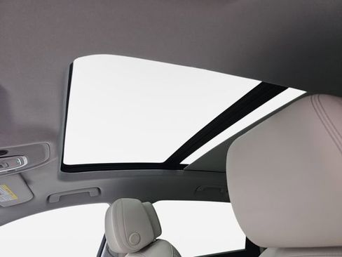 Used 2021 Audi e-tron Premium Plus image 30