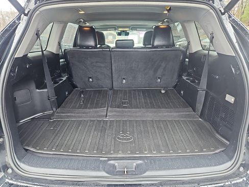 Used 2018 Toyota Highlander XLE image 32