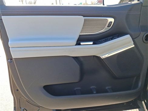 Used 2025 Ford Expedition Max Platinum image 12