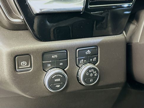 Used 2024 GMC Sierra 1500 Elevation image 17