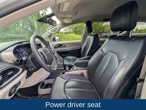 Used 2023 Chrysler Pacifica Touring-L FWD image 10