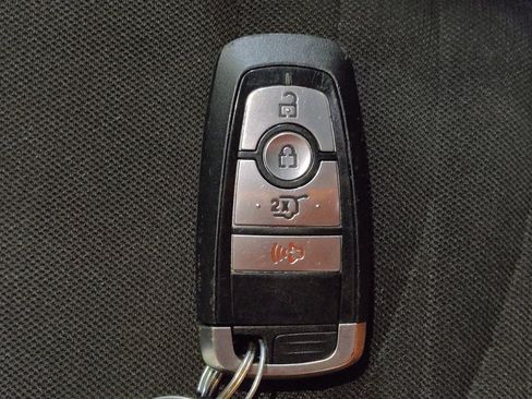 Used 2020 Ford Explorer XLT image 32