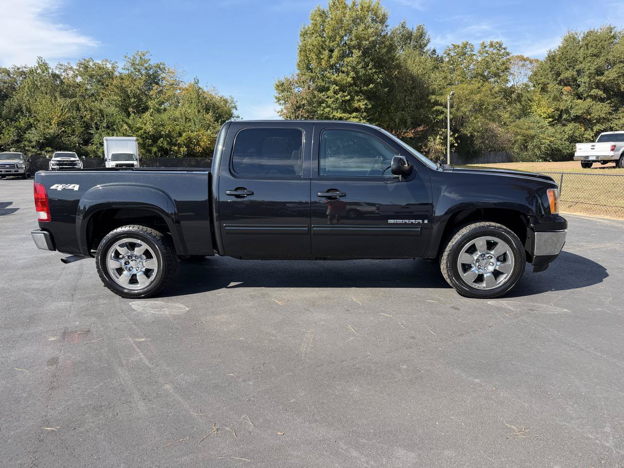 Used 2009 GMC Sierra 1500 SLT w/ Skid Plate Package AWD/4WD image 7