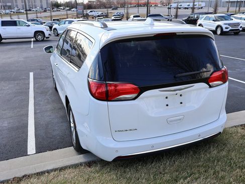 Used 2018 Chrysler Pacifica Touring-L Plus w/ Advanced Safetytec Group image 14
