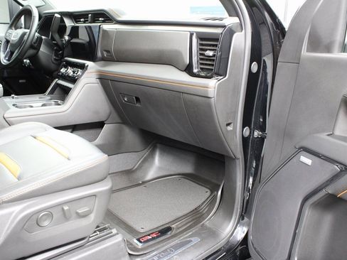 Used 2024 GMC Sierra 2500 AT4 image 34