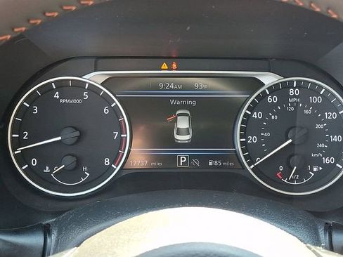 Used 2025 Nissan Sentra SR FWD image 25