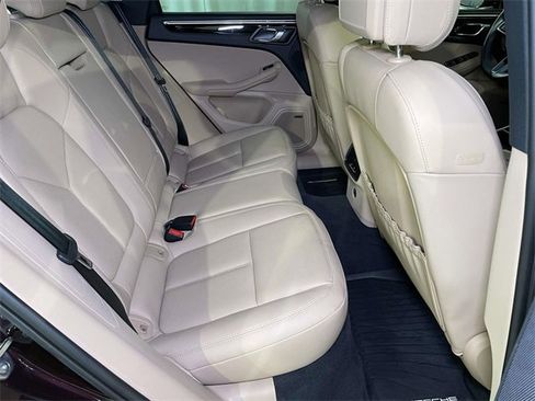 Certified 2025 Porsche Macan image 22