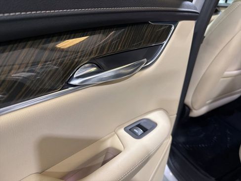 Used 2019 Cadillac XT5 FWD image 32