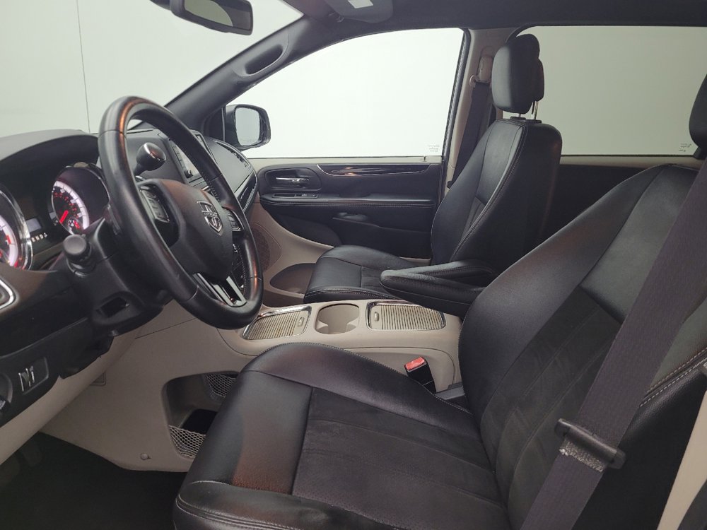 Used 2019 Dodge Grand Caravan SXT FWD image 17