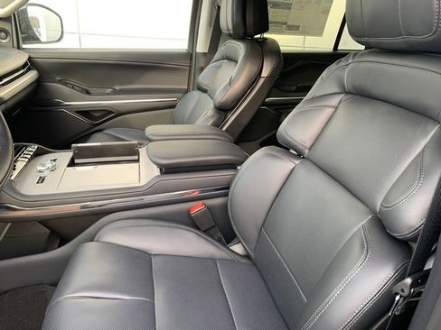 New 2026 Lincoln Navigator Premiere AWD/4WD image 22