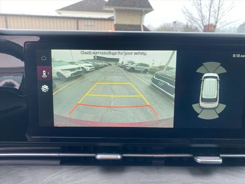 Used 2024 Kia Carnival EX FWD image 17