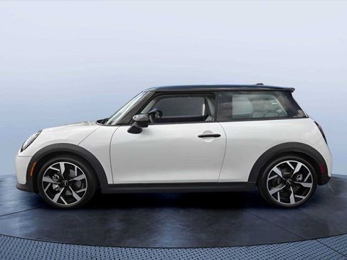 Used 2025 MINI Cooper S FWD image 3