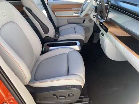 New 2025 Volkswagen ID. Buzz Pro S Plus image 8