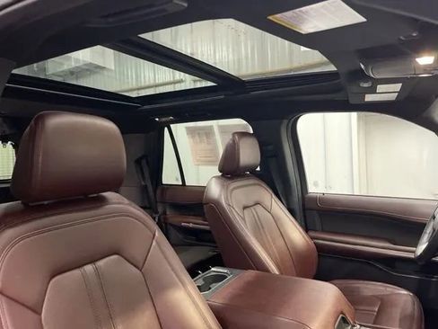 Used 2024 Ford Expedition Limited image 18