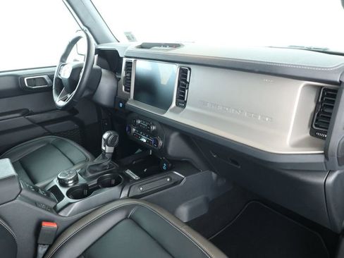 Used 2025 Ford Bronco Outer Banks image 23