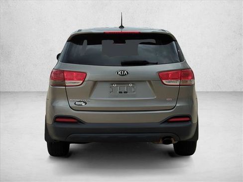 Used 2017 Kia Sorento L FWD image 6