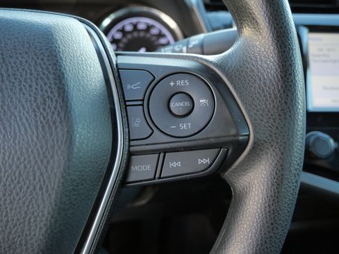 Certified 2020 Toyota Camry LE image 29