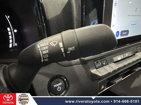 Used 2025 Toyota Camry SE w/ Convenience Package FWD image 32