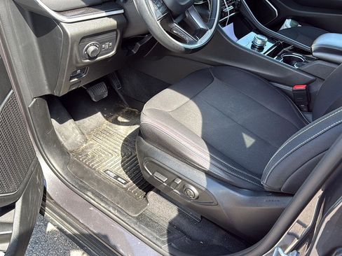 Used 2022 Jeep Grand Cherokee L Laredo w/ Luxury Tech Group I AWD/4WD image 15