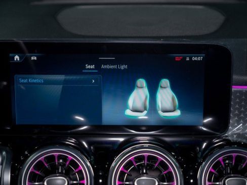 Used 2026 Mercedes-Benz GLB 250 4MATIC image 16