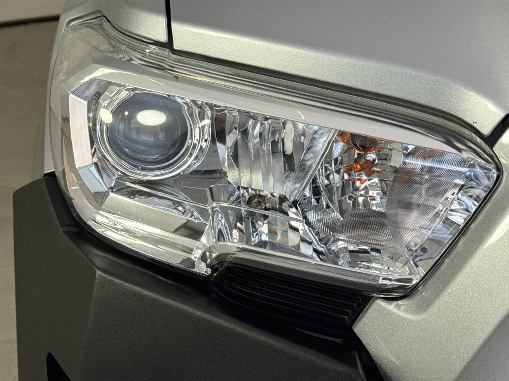 Used 2022 Toyota Tacoma SR w/ SR Convenience Package RWD image 32