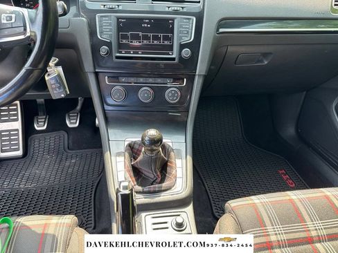 Used 2017 Volkswagen Golf 4-Door FWD image 18