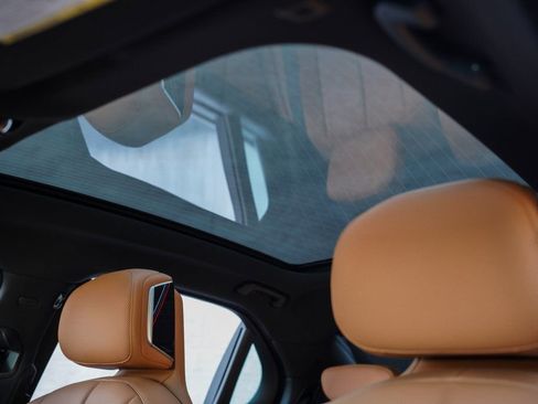 Used 2023 BMW 740i w/ Parking Assistance Package image 35