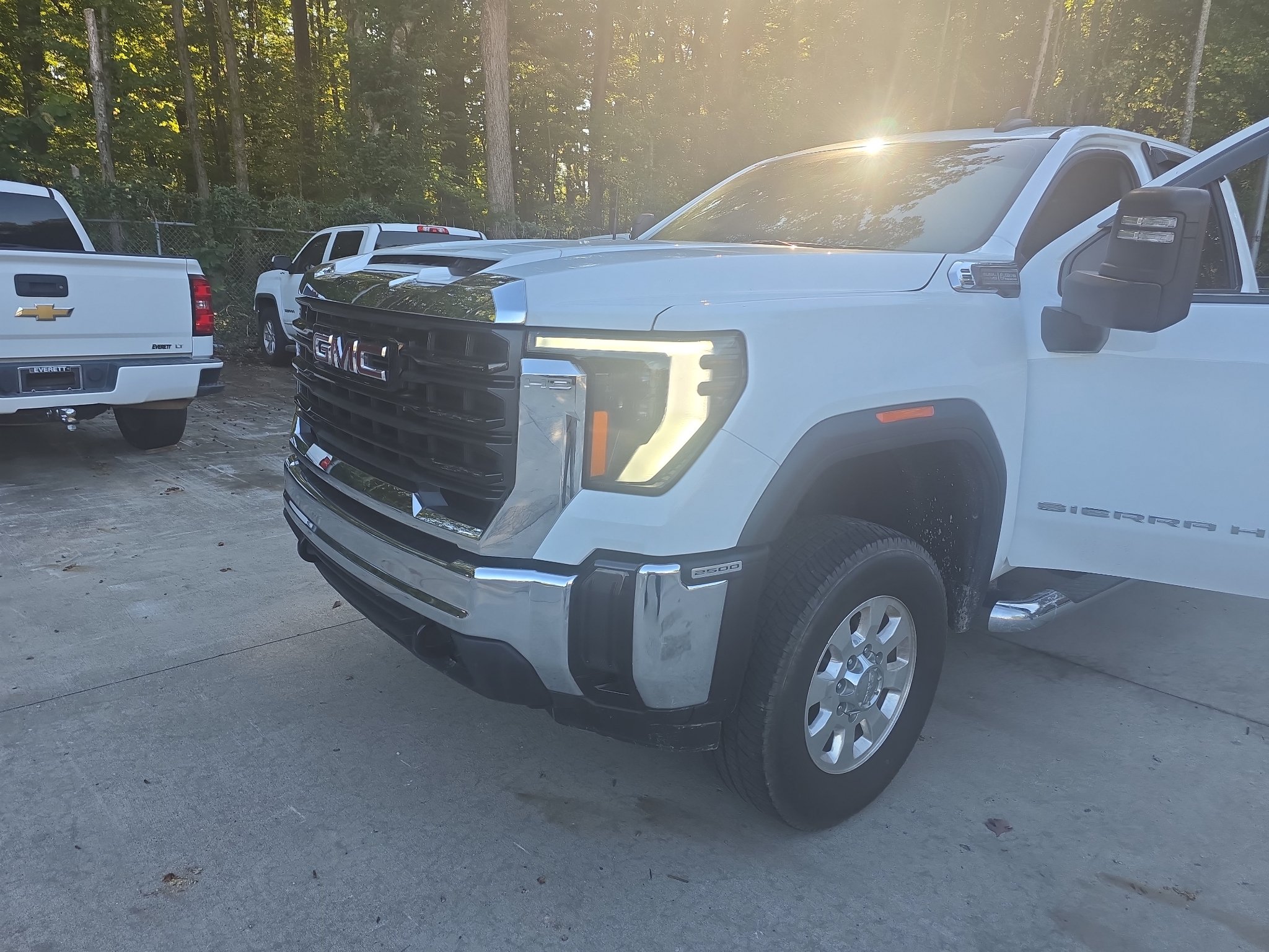 Used 2024 GMC Sierra 2500 Pro w/ Convenience Package AWD/4WD image 1
