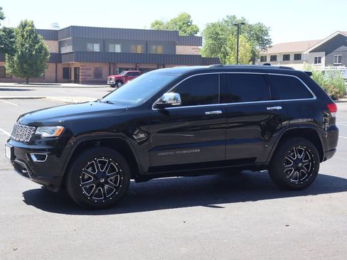 Used 2018 Jeep Grand Cherokee Overland AWD/4WD image 10