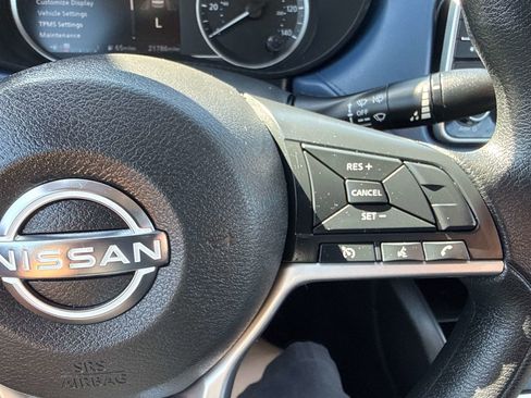 Used 2025 Nissan Versa SV FWD image 25