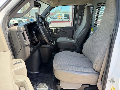 Used 2020 Chevrolet Express 2500 RWD 2500 155 w/ Communications Package image 11